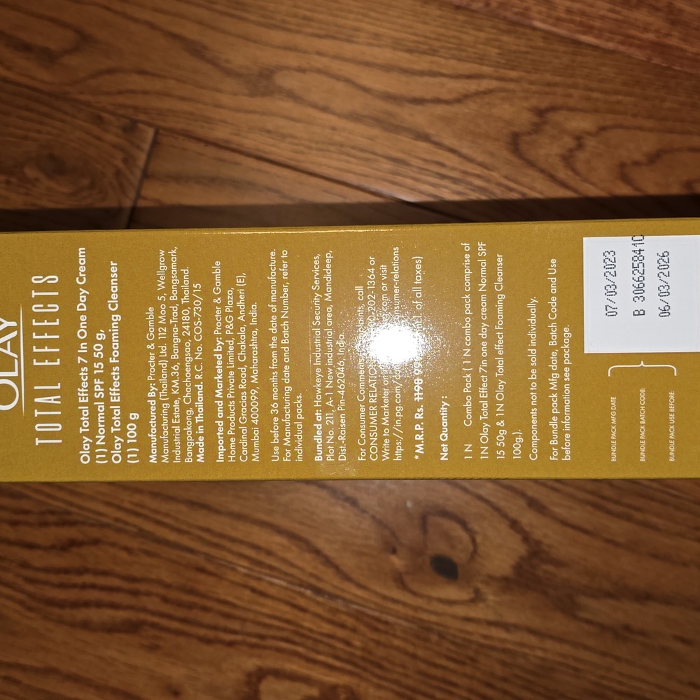 Olay Gift Set - Picture 5 of 7
